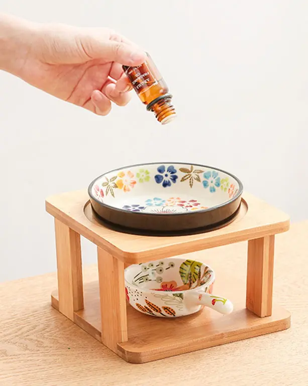 Green-Life ceramic oil burner with bamboo frame structure designed for stable heat support and natural style fragrance product lines for private label and retail programs.
