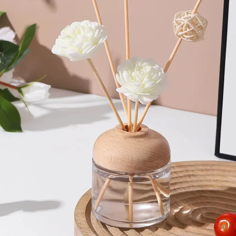 Diffuseur à bâtonnets Green-Life conçu pour les programmes de parfums en marque de distributeur, proposant divers matériaux pour les flacons et différentes options décoratives de diffusion, destiné aux gammes de produits destinées à la vente au détail, aux cadeaux et aux parfums d'intérieur.