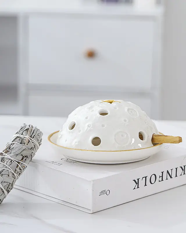 Green-Life ceramic palo santo holder in simple modern style designed for safe wood incense burning in wellness and lifestyle fragrance products