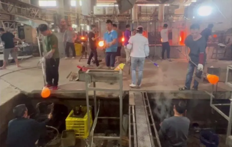 Green-Life evaluates glass aroma wares factories for forming, finishing and custom color consistency.