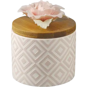 Green-Life cutout ceramic reed diffuser GLC1903185 bottle combining decorative patterns with fragrance diffusion, suitable for ambient décor and gift-oriented fragrance collections.