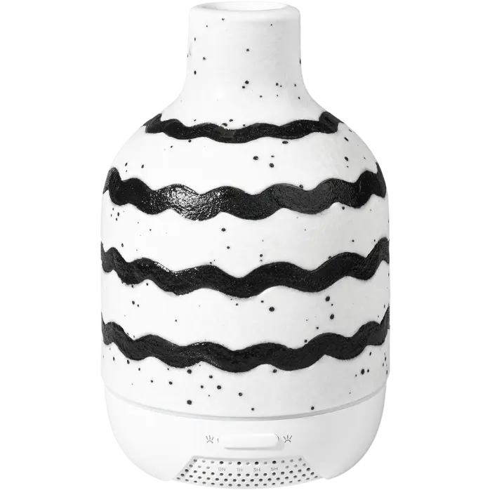 Green-Life ceramic ultrasonic diffuser GF24EA166E11 in black and white styling, developed for buyers seeking timeless contrast, easy collection matching, and versatile home fragrance product positioning.