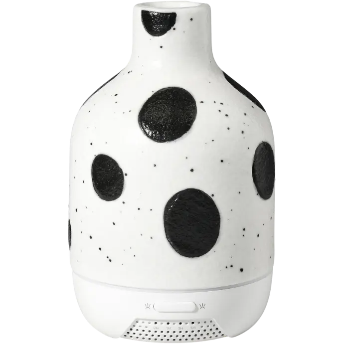Green-Life ceramic ultrasonic diffuser GF24EA167E11 in black and white styling, developed for buyers seeking timeless contrast, easy collection matching, and versatile home fragrance product positioning.
