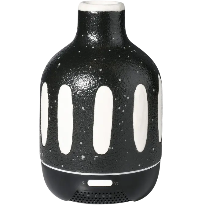 Green-Life ceramic ultrasonic diffuser GF24EA169E11 in black and white styling, developed for buyers seeking timeless contrast, easy collection matching, and versatile home fragrance product positioning.