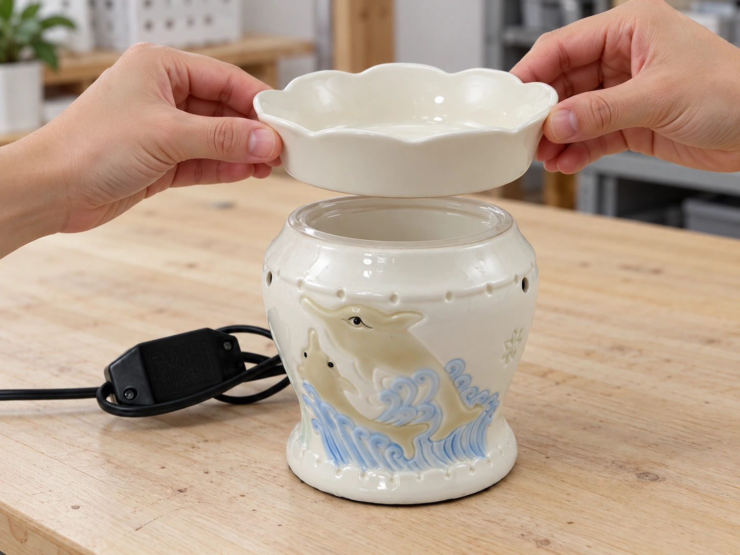 Review removable ceramic dish alignment and seating on an ocean themed wax warmer